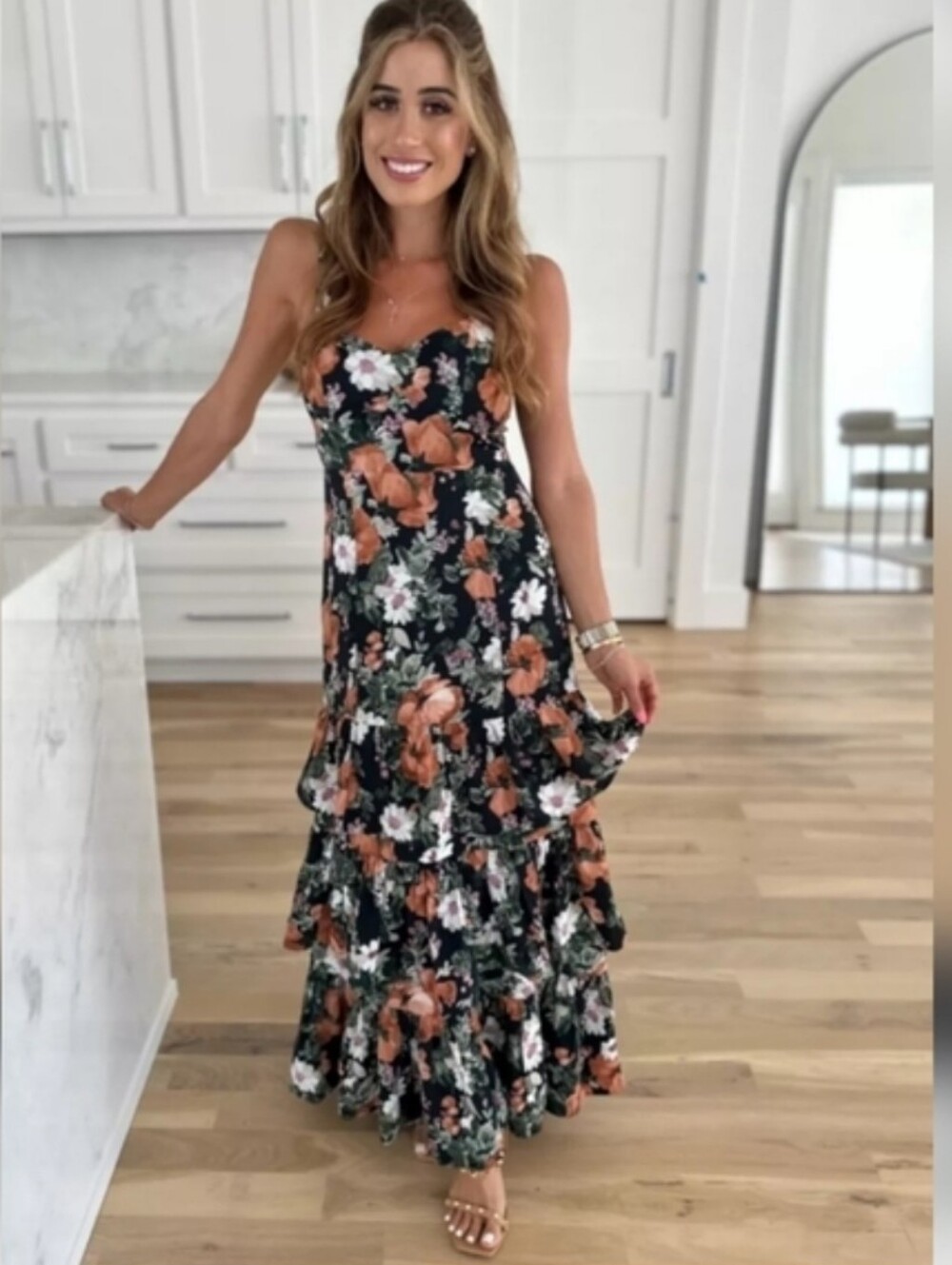 Abecrombie & Fitch Floral Drama Tiered Maxi Dress Size Medium Black & Floral - Picture 5 of 13
